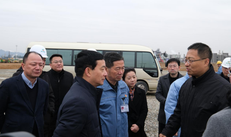 謝衛(wèi)江赴公司湖南石化岳陽乙烯項(xiàng)目現(xiàn)場(chǎng)調(diào)度慰問