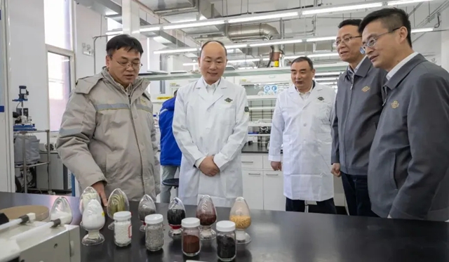 莫鼎革到科研總院調研指導工作